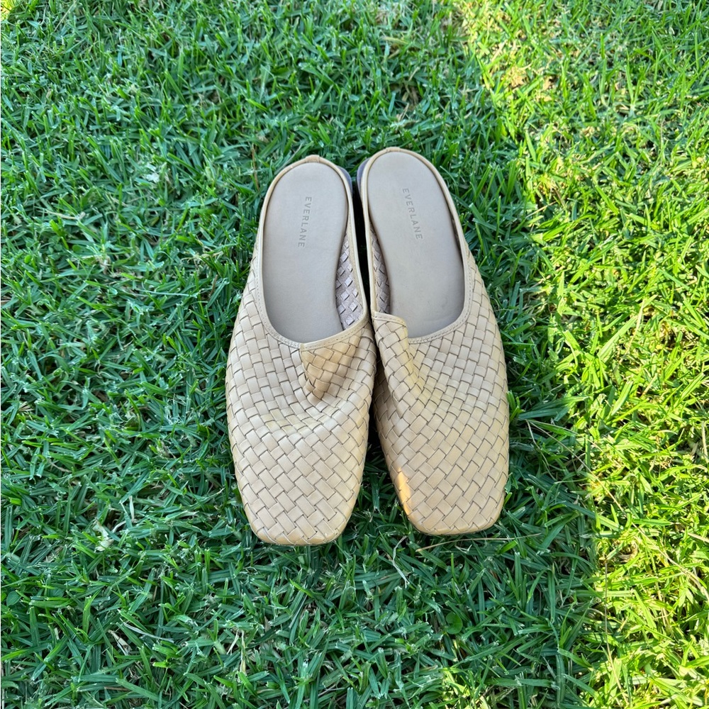 Everlane Women's Beige Woven Leather Slip-On Flats